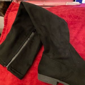 Black suede’s boots winter special